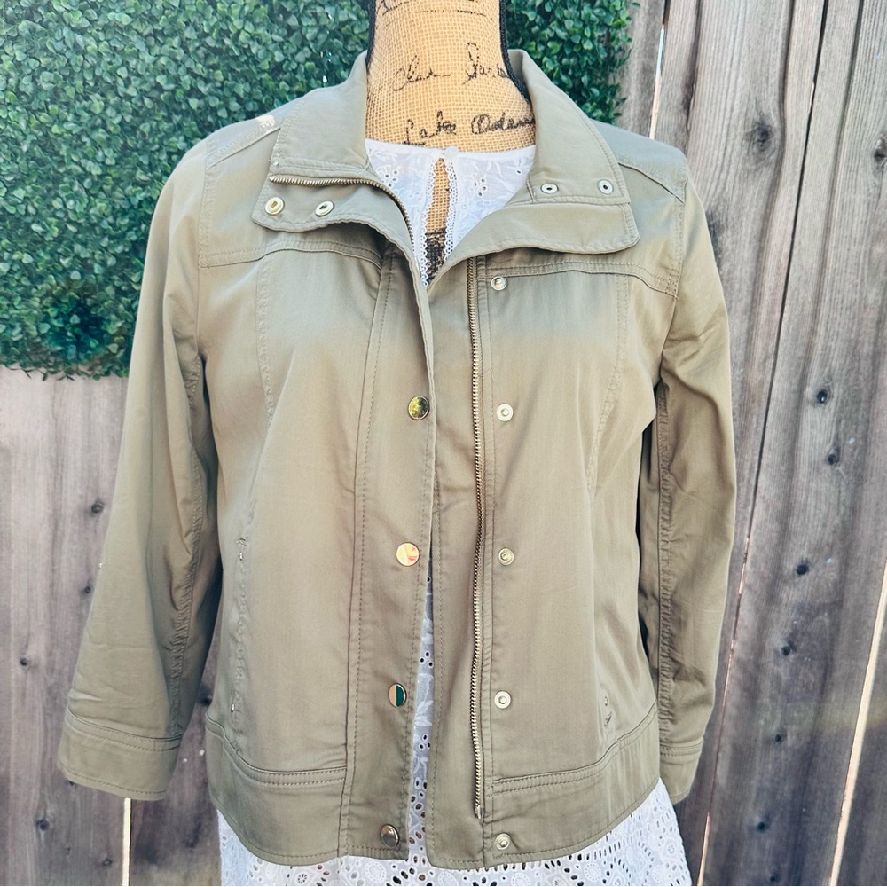 Super cute wear with everything Chico's Olive BomberJacket 3/4 sleeves Size 8